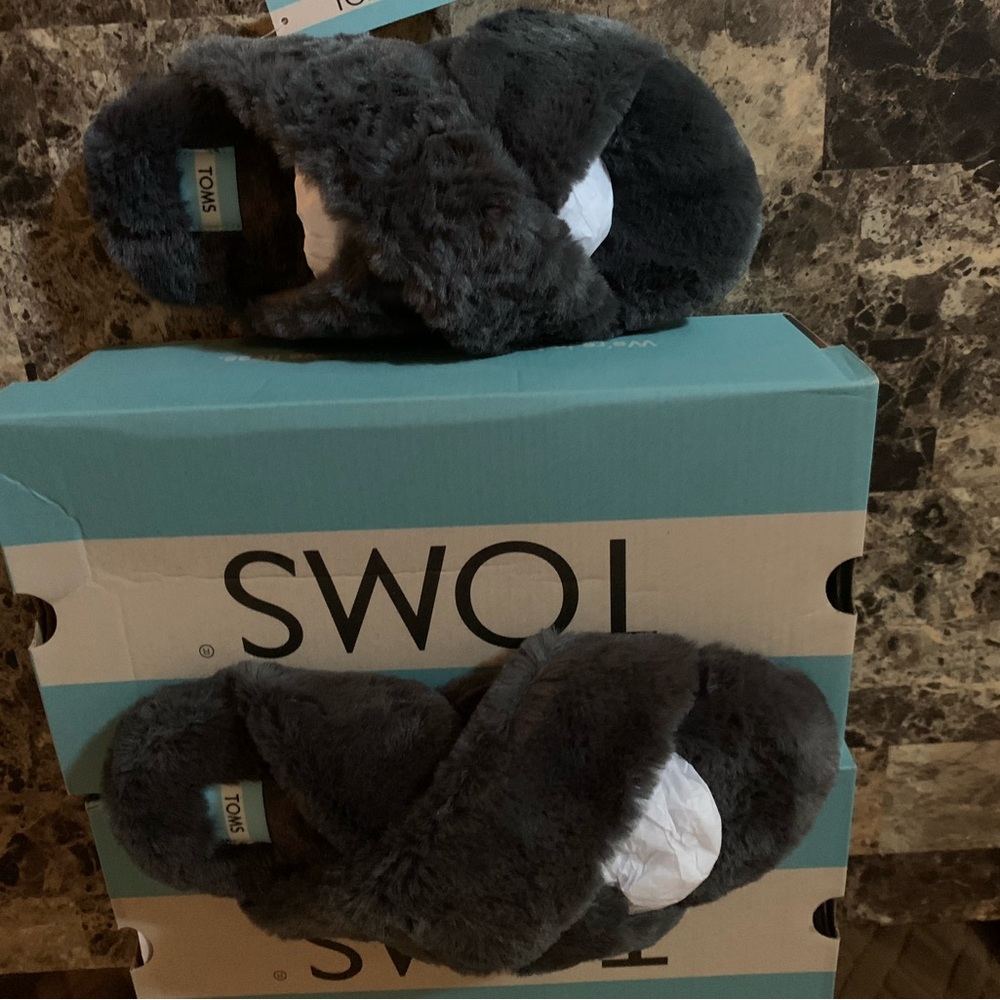 Toms Womens Slippers. Susie size 7